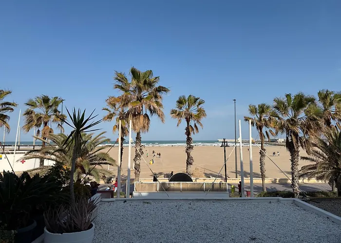 Exclusive Beachfront شقة
