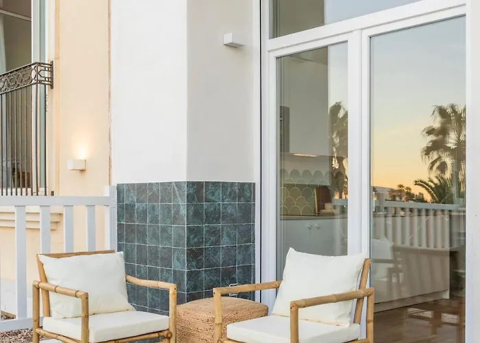 Exclusive Beachfront דירה *